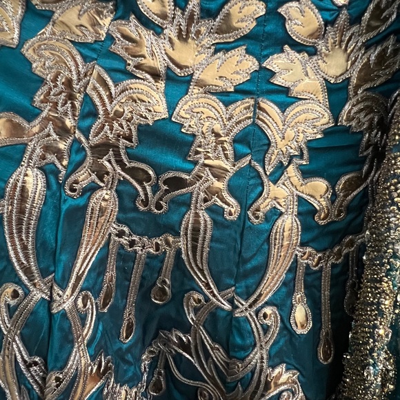 Falguni Shane Peacock Couture Foil Lehenga Wedding Couture - Picture 15 of 16